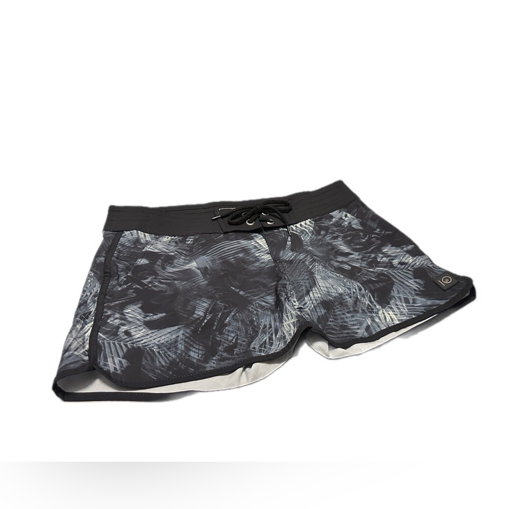 IO shorts - Picture 3 of 5